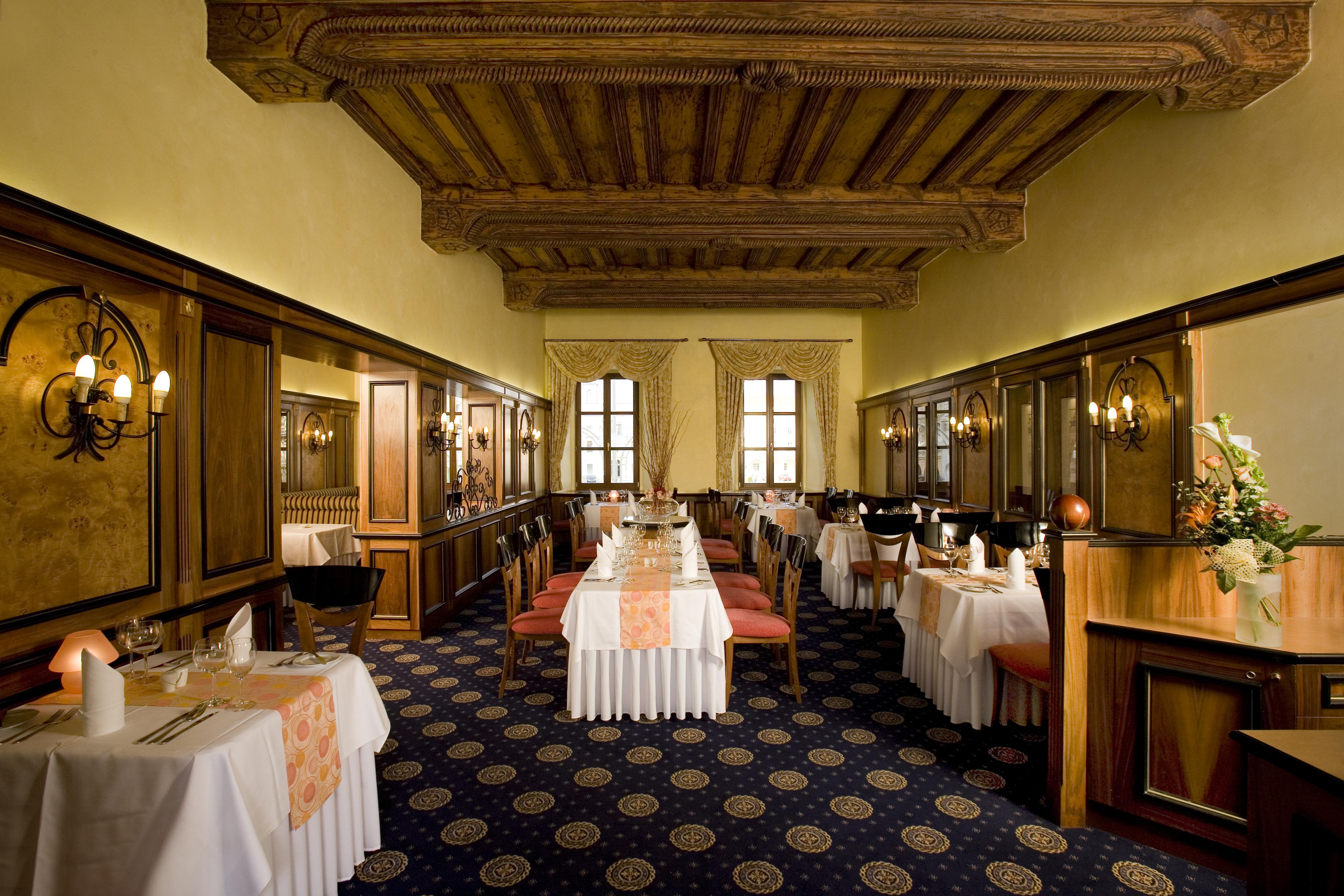 Grandhotel Zvon Ceske Budejovice Nhà hàng bức ảnh