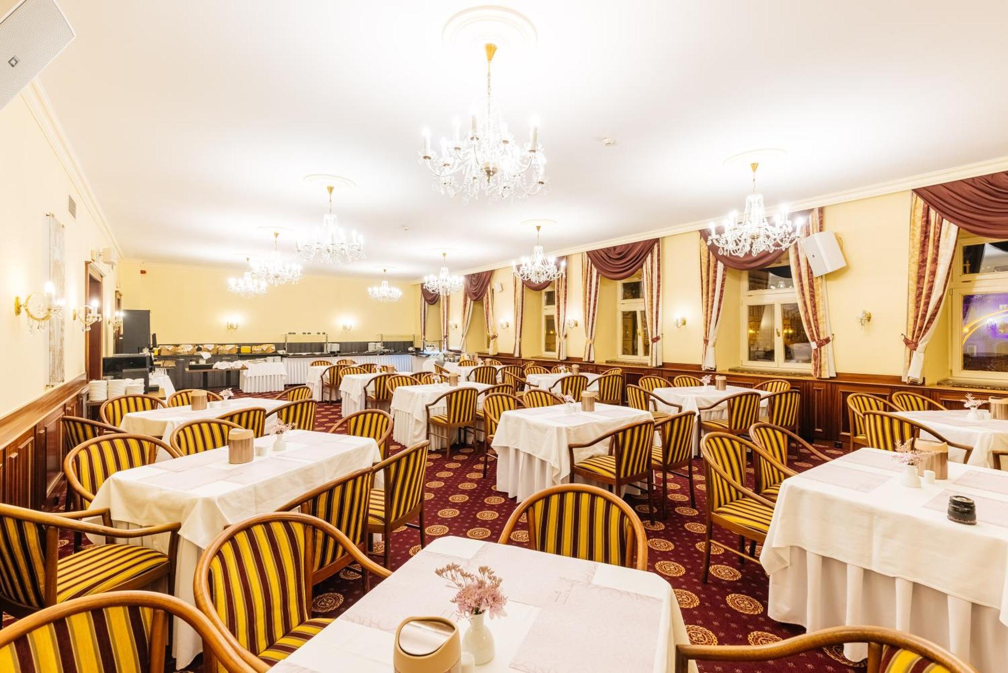 Grandhotel Zvon Ceske Budejovice Ngoại thất bức ảnh